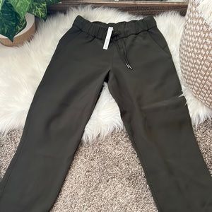 Lululemon on the fly pants
